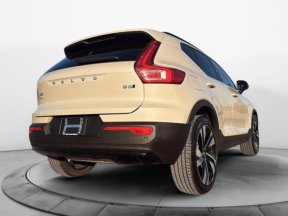 Volvo XC40 B5 PLUS AWD // DARK THEME 2025 d’occasion à vendre - 6