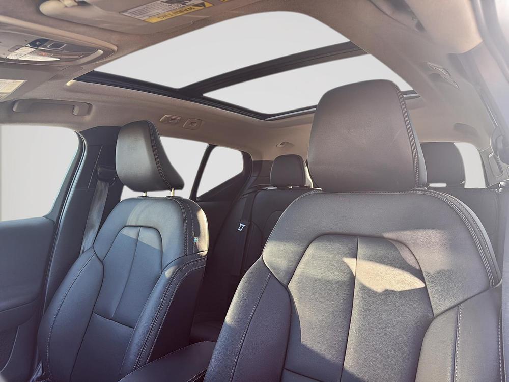 Volvo XC40 B5 PLUS AWD // DARK THEME 2025 d’occasion à vendre - 11