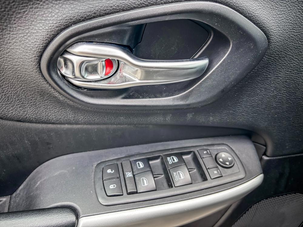 Jeep Cherokee Trailhawk 2017 d’occasion à vendre - 11