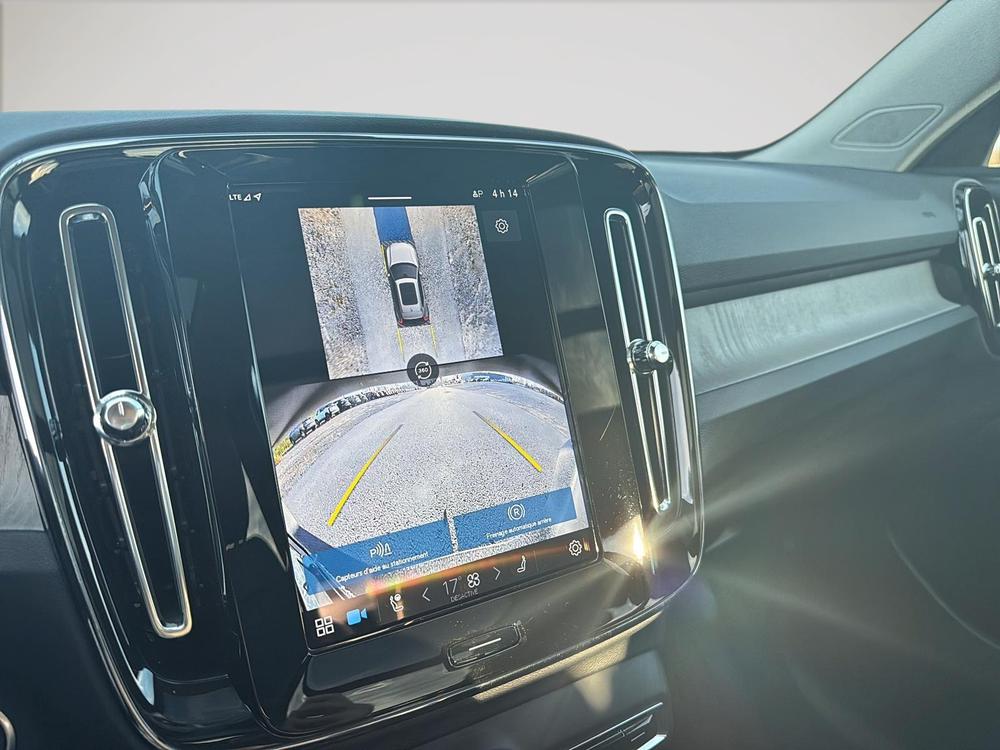 Volvo XC40 B5 PLUS AWD // DARK THEME 2025 d’occasion à vendre - 17