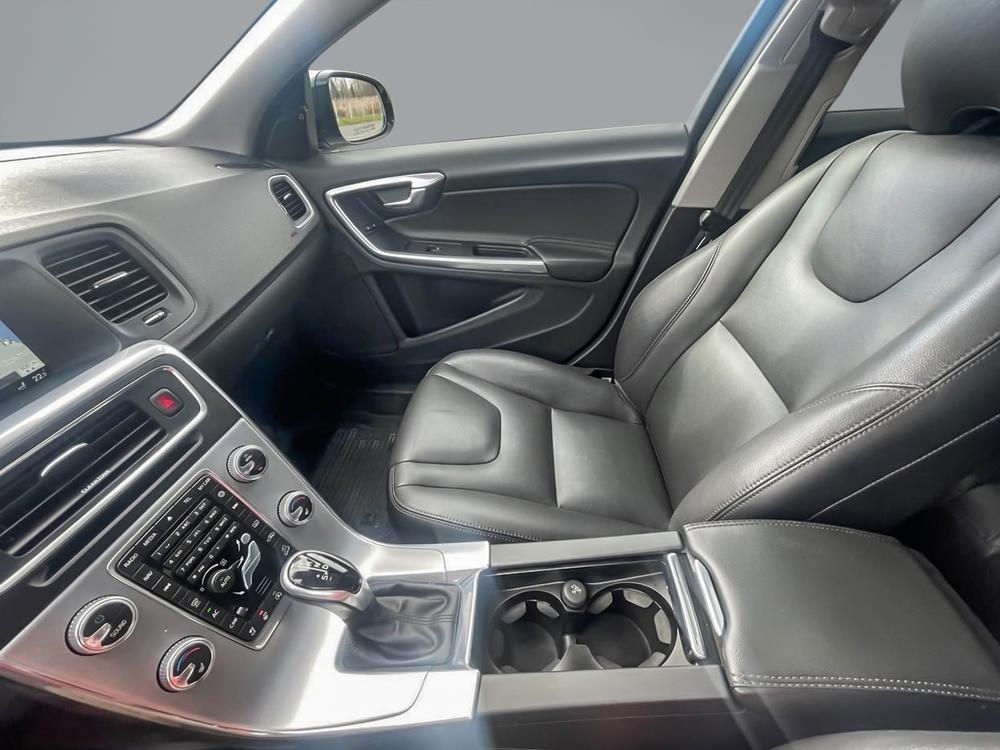 Volvo V60 Cross Country T5 PREMIER 2017 d’occasion à vendre - 17