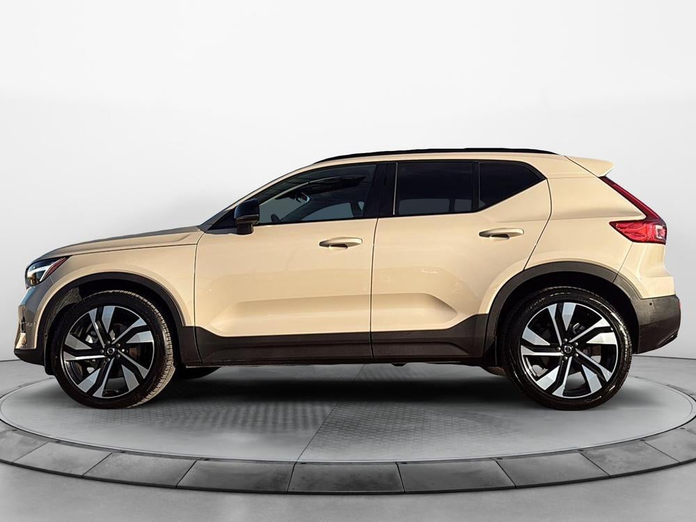 Volvo XC40 B5 PLUS AWD // DARK THEME 2025 d’occasion à vendre - 9