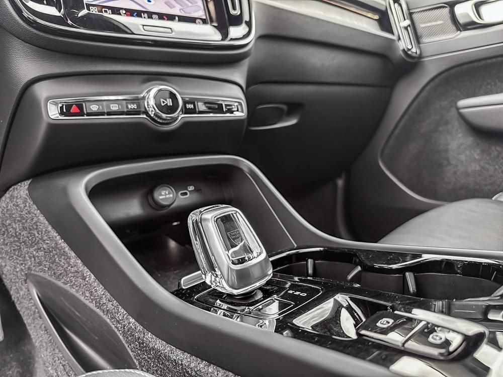 Volvo XC40 B5 PLUS AWD // DARK THEME 2023 d’occasion à vendre - 13