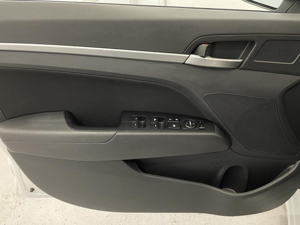 Hyundai Elantra Preferred 2019 d’occasion à vendre - 12
