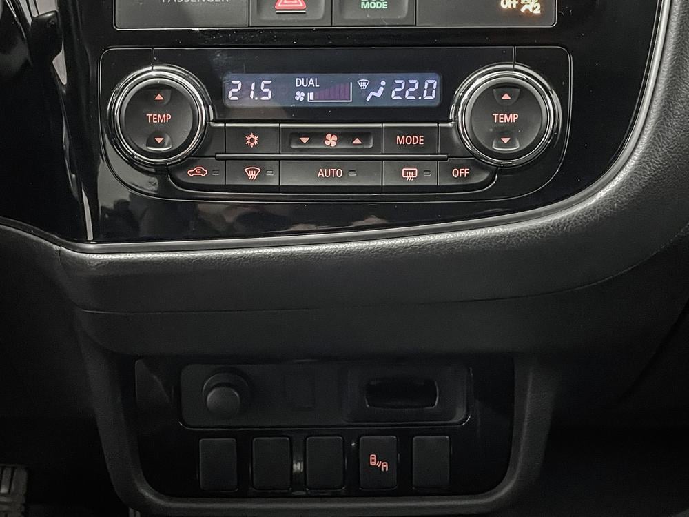 Mitsubishi Outlander SE AWD 7 passagers 2017 d’occasion à vendre - 24