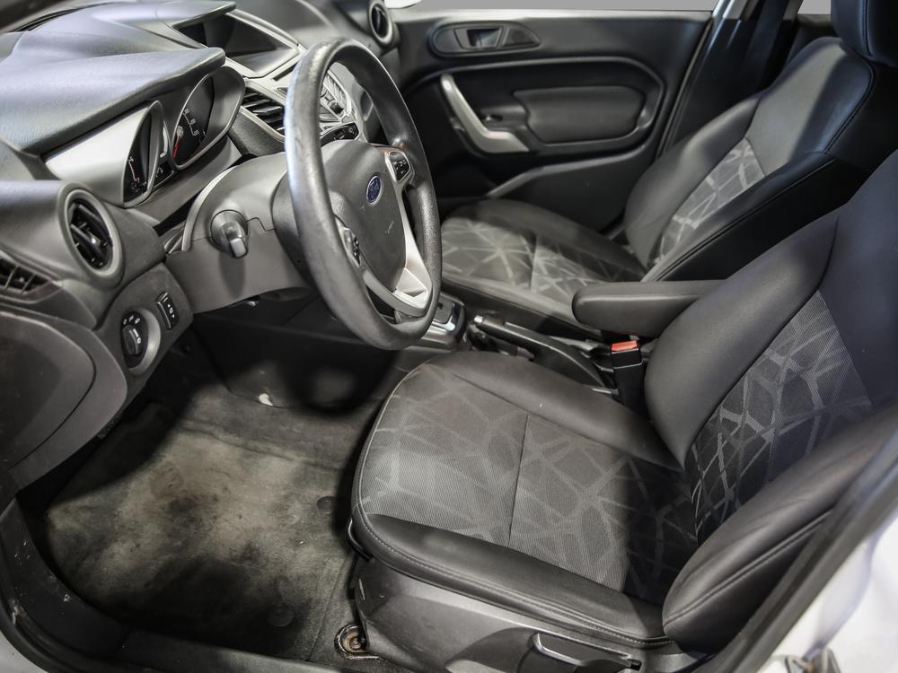 Ford Fiesta 2012 Blanc usage à vendre Ford Fiesta 2012 Blanc usage à vendre