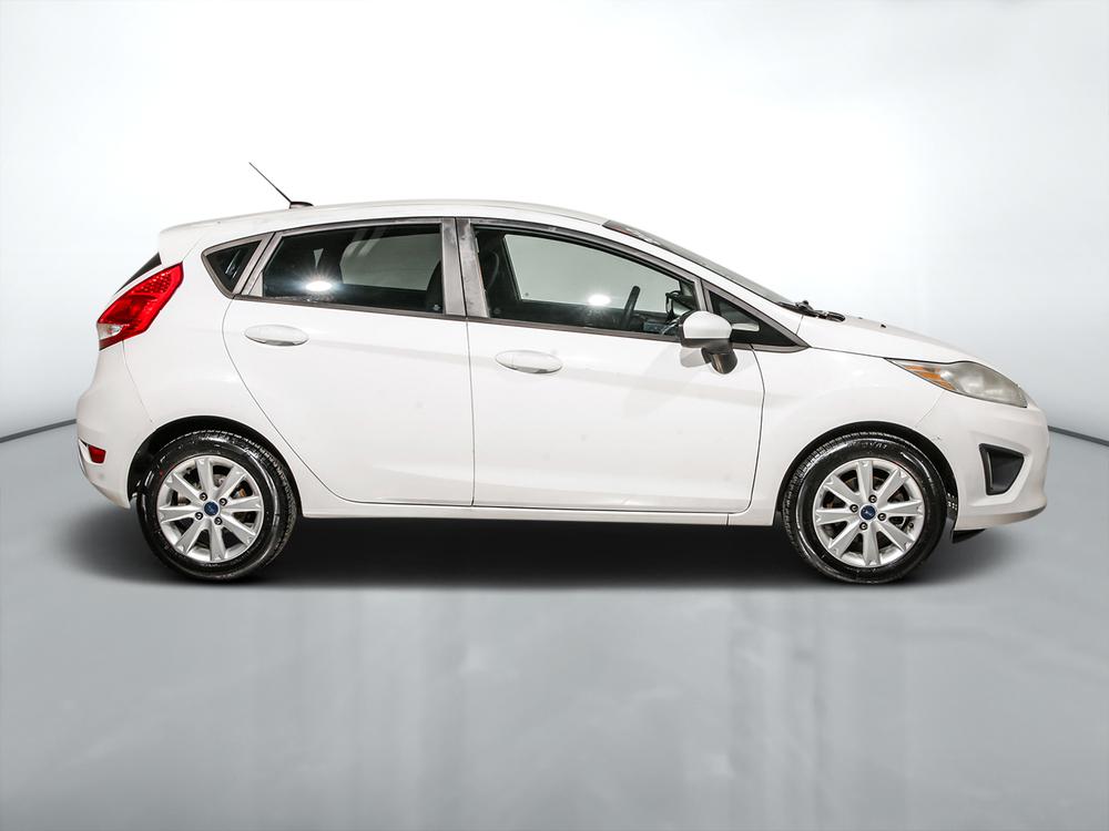 Ford Fiesta 2012 Blanc usage à vendre Ford Fiesta 2012 Blanc usage à vendre