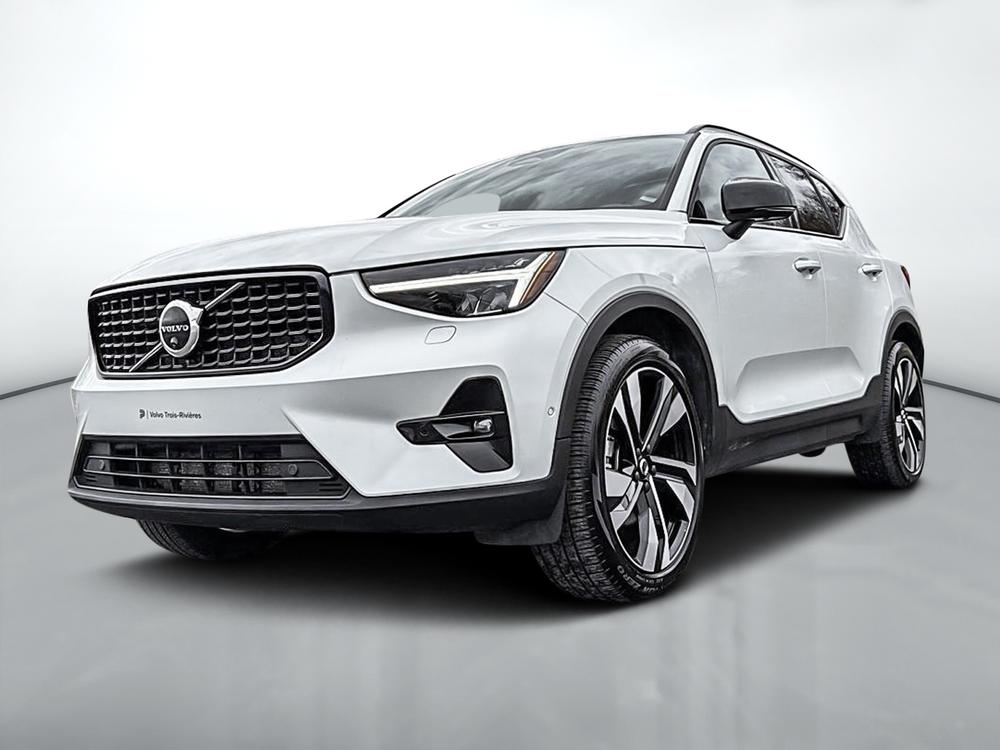 Volvo XC40 B5 PLUS AWD // DARK THEME 2023 d’occasion à vendre - 3