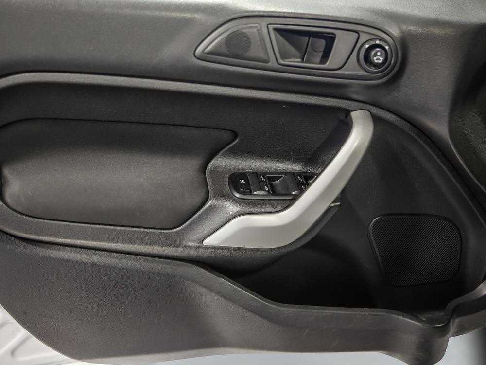 Ford Fiesta 2012 Blanc usage à vendre Ford Fiesta 2012 Blanc usage à vendre