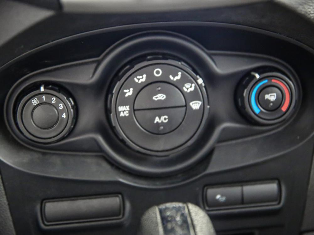 Ford Fiesta 2012 Blanc usage à vendre Ford Fiesta 2012 Blanc usage à vendre