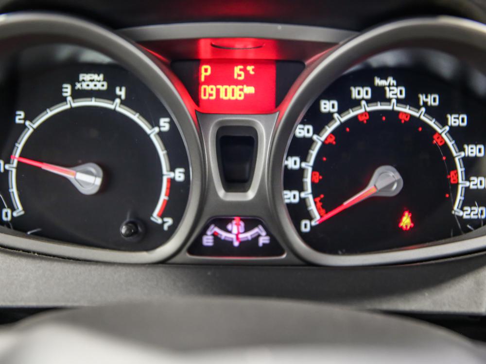 Ford Fiesta 2012 Blanc usage à vendre Ford Fiesta 2012 Blanc usage à vendre