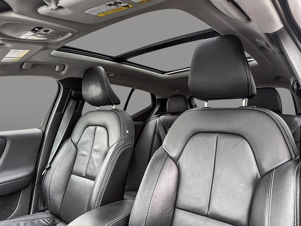 Volvo XC40 B5 PLUS AWD // DARK THEME 2023 d’occasion à vendre - 12