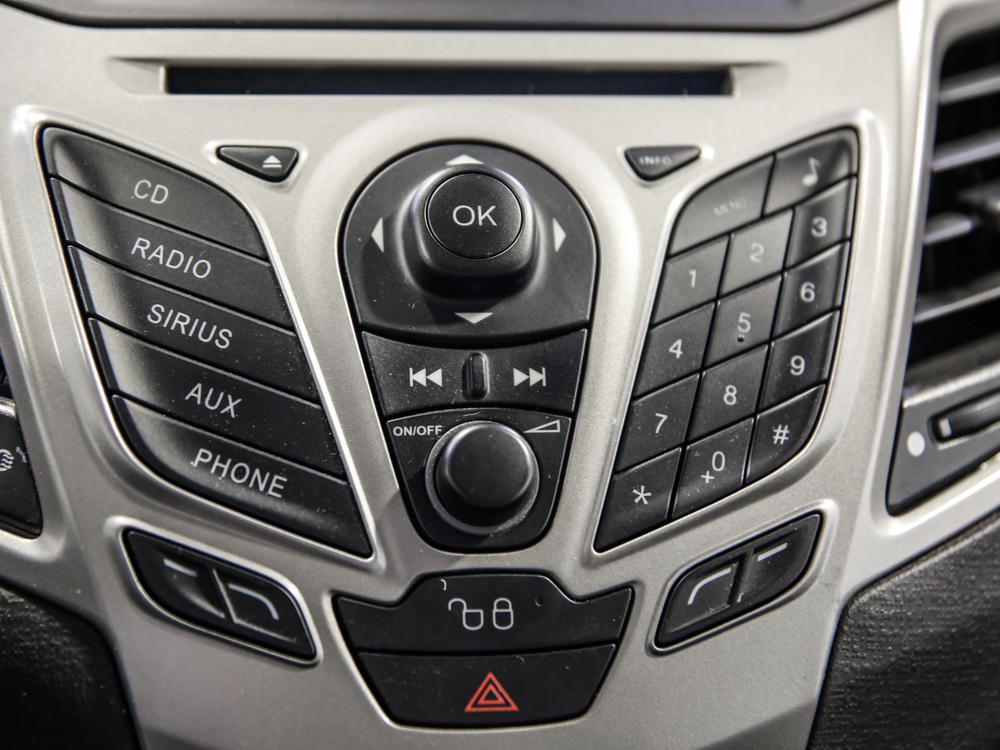 Ford Fiesta 2012 Blanc usage à vendre Ford Fiesta 2012 Blanc usage à vendre