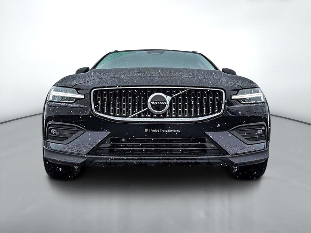 Volvo V60 Cross Country B5 CORE AWD 2025 d’occasion à vendre - 2