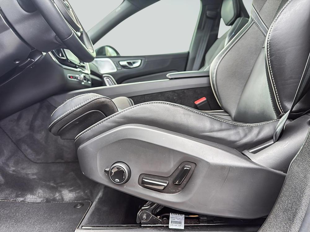 Volvo XC60 B6 R-DESIGN AWD 2022 d’occasion à vendre - 16