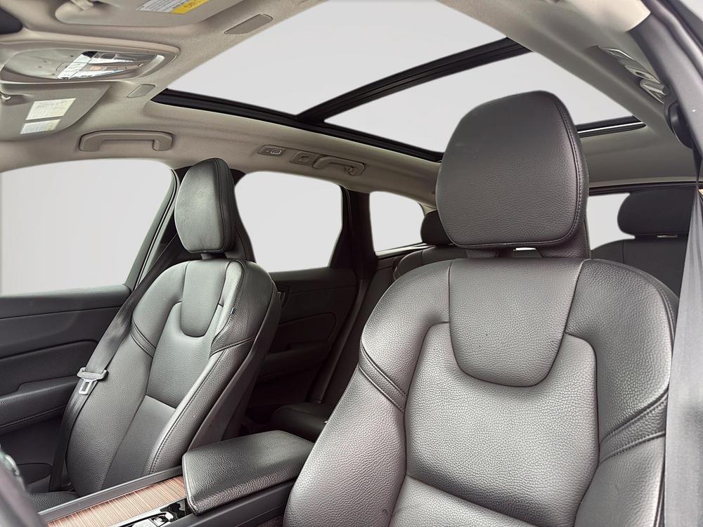 Volvo XC60 B6 MOMENTUM AWD 2022 d’occasion à vendre - 12