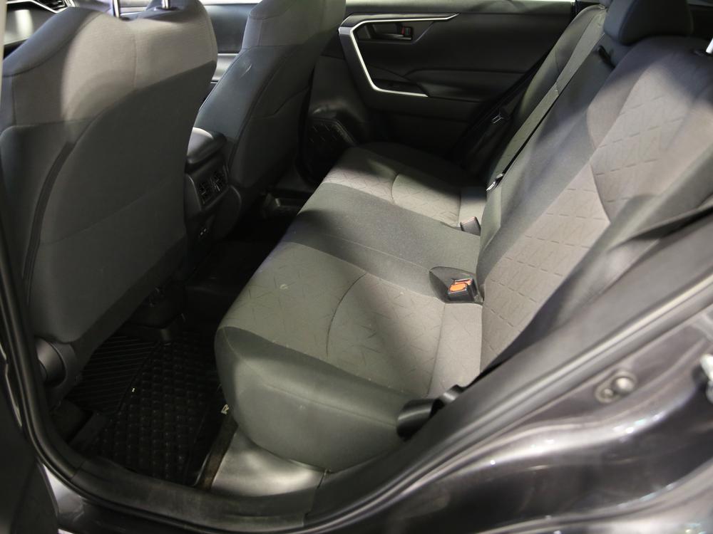 Toyota RAV4 LE 2023 d’occasion à vendre - 32
