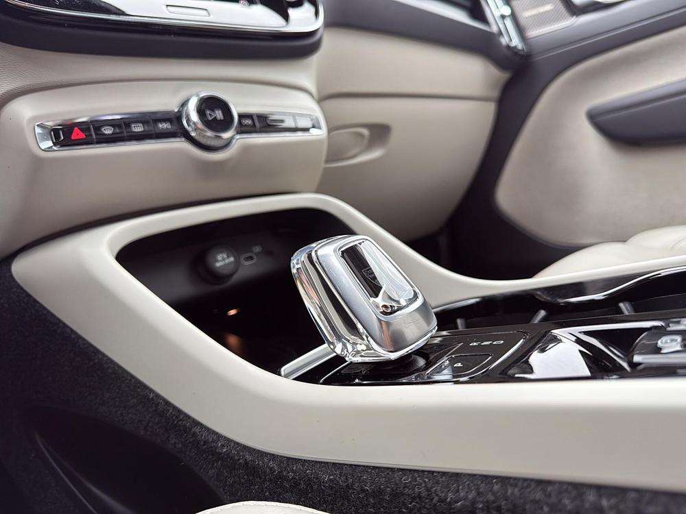 Volvo XC40 B5 PLUS AWD 2023 d’occasion à vendre - 16