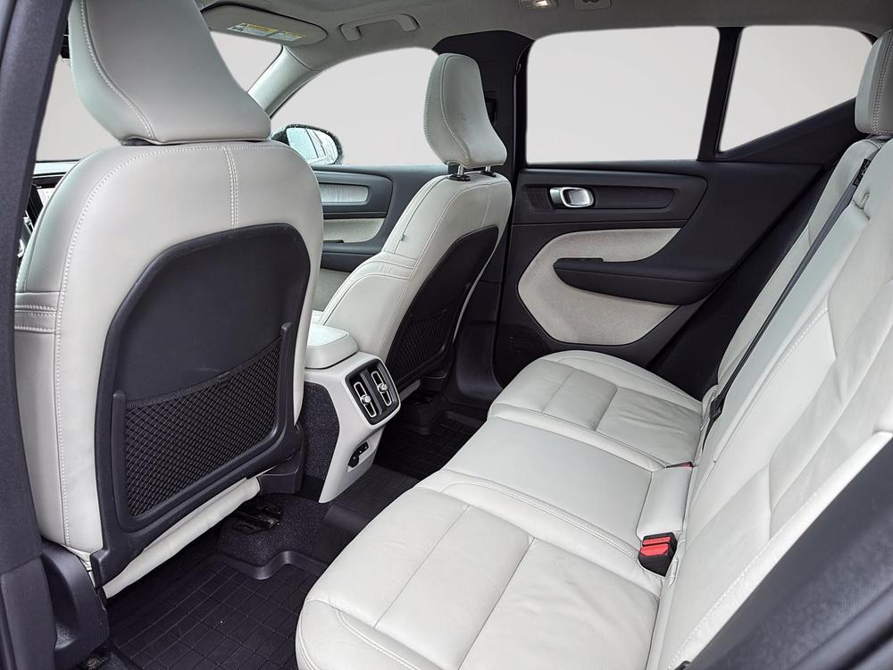 Volvo XC40 B5 PLUS AWD 2023 d’occasion à vendre - 12