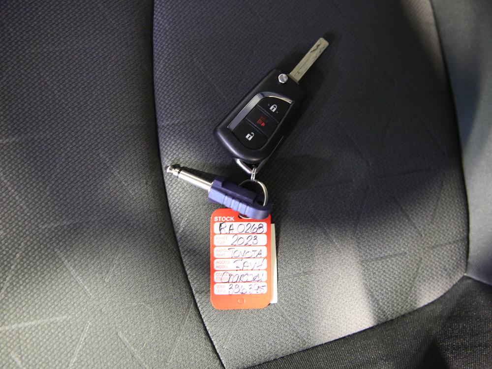 Toyota RAV4 LE 2023 d’occasion à vendre - 36