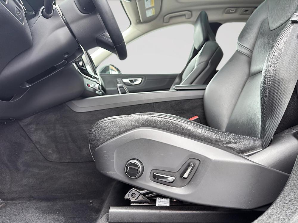 Volvo XC60 B6 MOMENTUM AWD 2022 d’occasion à vendre - 13