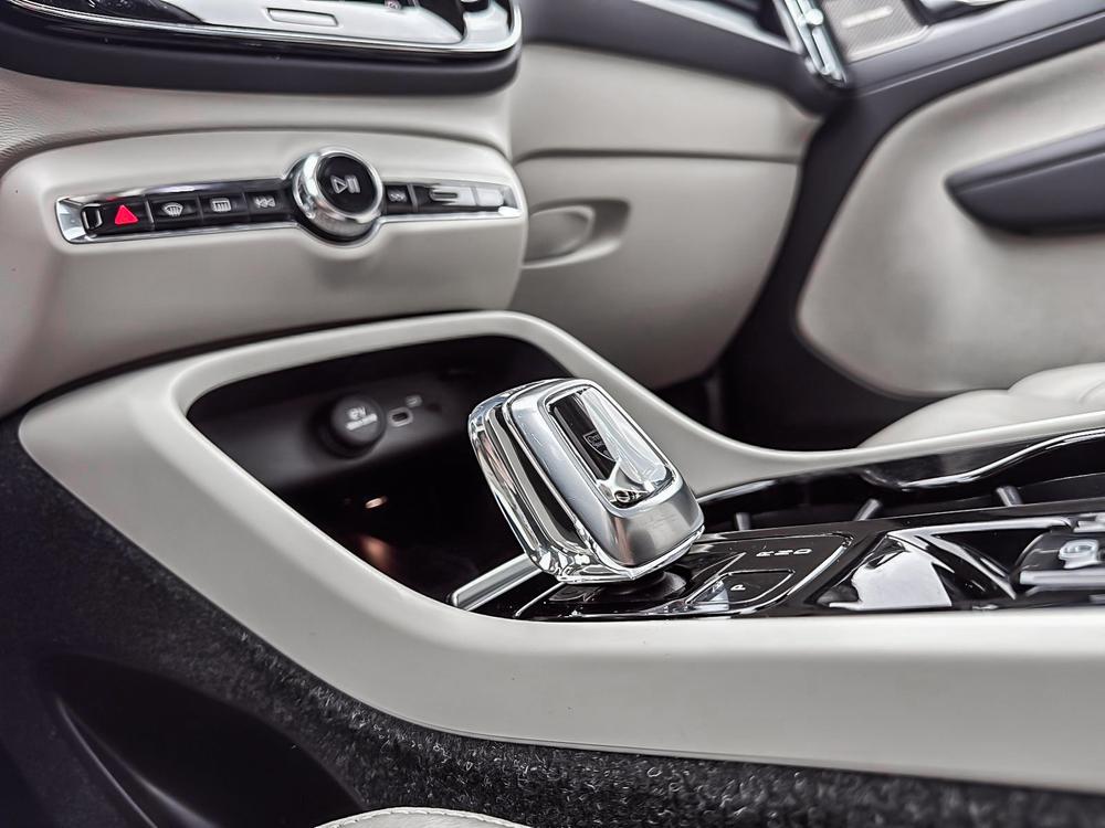 Volvo XC40 B5 PLUS AWD 2023 d’occasion à vendre - 16