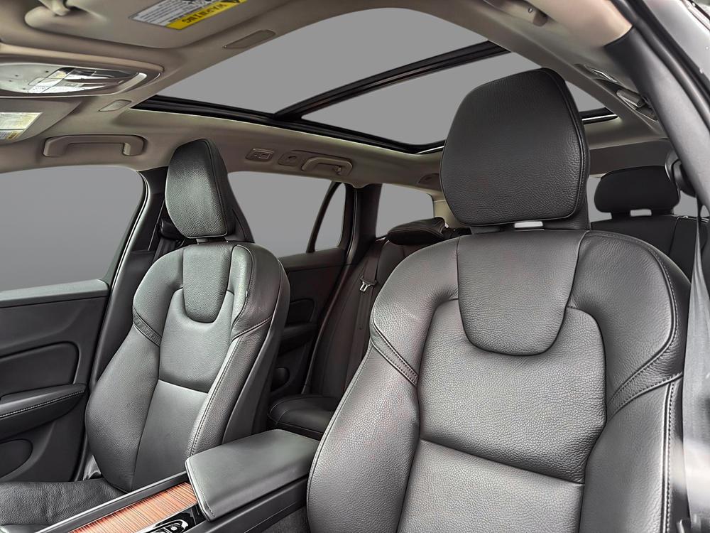 Volvo V60 Cross Country B5 CORE AWD 2025 d’occasion à vendre - 13