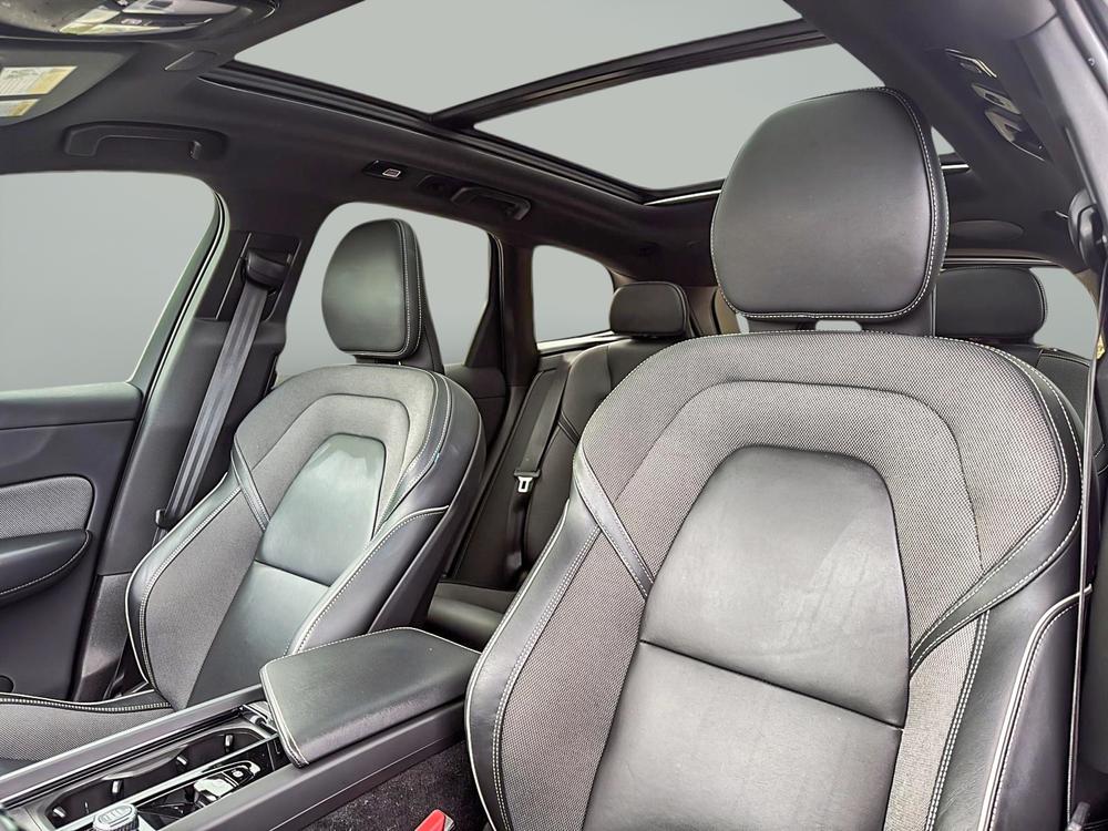 Volvo XC60 B6 R-DESIGN AWD 2022 d’occasion à vendre - 13