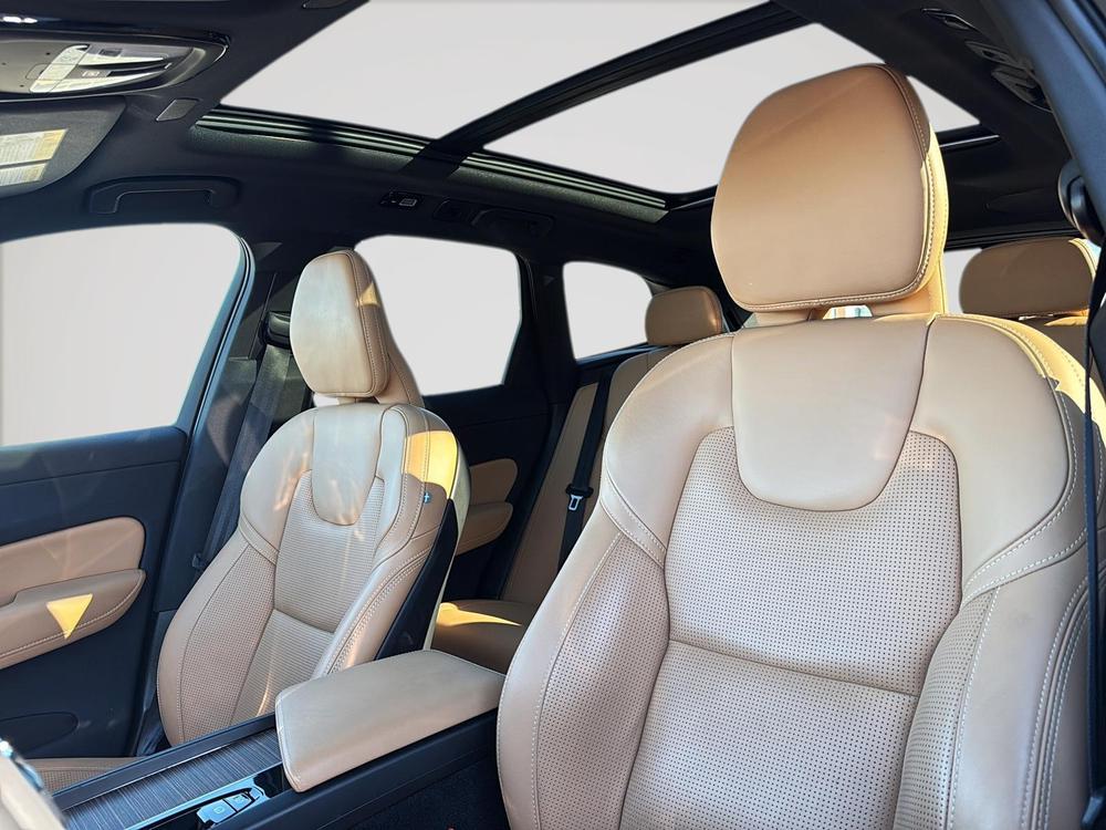 Volvo XC60 B6 ULTIMATE AWD 2023 d’occasion à vendre - 11