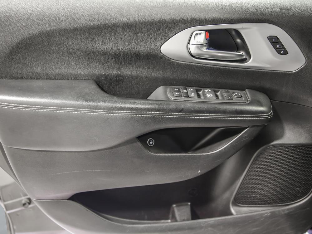 Chrysler Pacifica Hybrid Touring 2022 d’occasion à vendre - 13