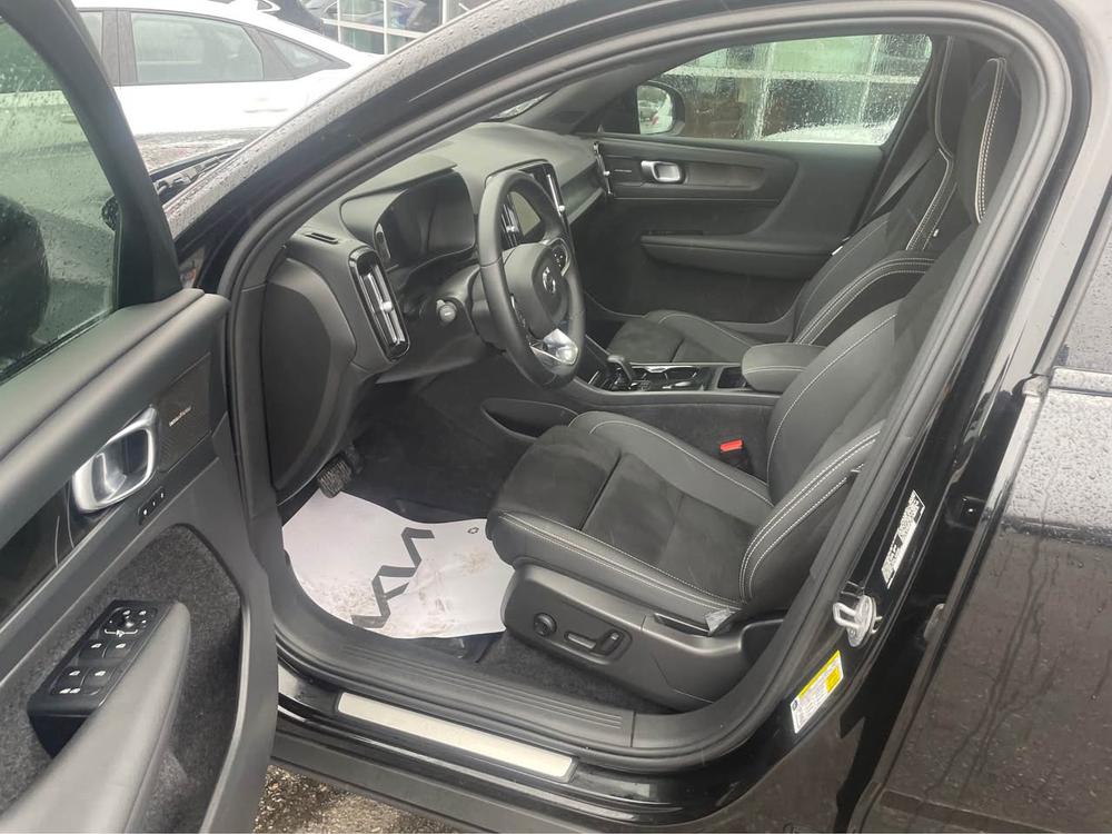 Volvo Recharge C40 tout électrique ULTIMATE 2023 d’occasion à vendre - 12