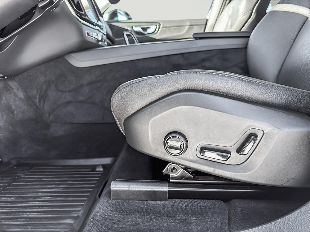 Volvo XC60 hybride rechargeable 2025 Blanc usage à vendre Volvo XC60 hybride rechargeable 2025 Blanc usage à vendre