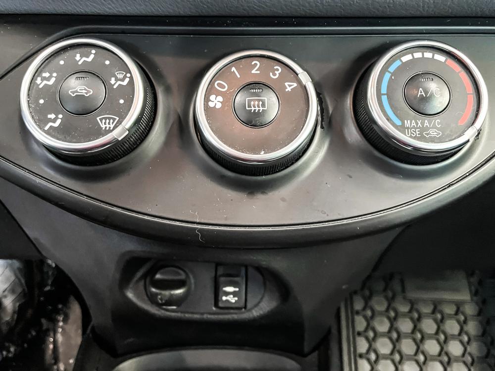 Toyota Yaris 2016 Bleu usage à vendre Toyota Yaris 2016 Bleu usage à vendre