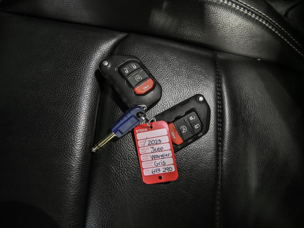 Jeep Wrangler SAHARA 2023 d’occasion à vendre - 35