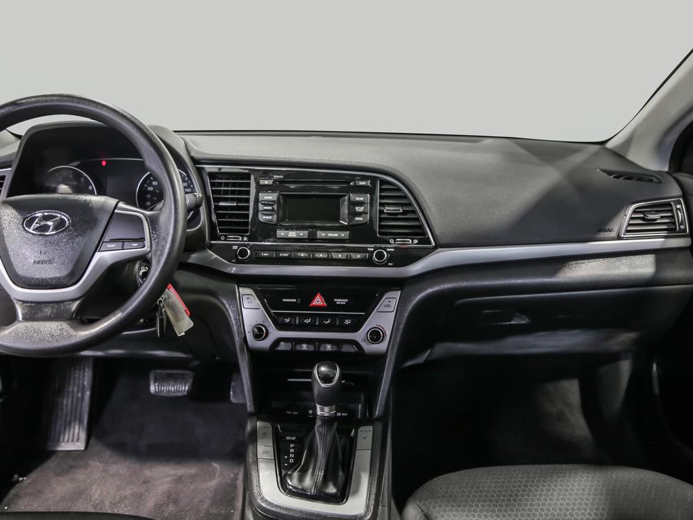 Hyundai Elantra 2018 Gris usage à vendre Hyundai Elantra 2018 Gris usage à vendre