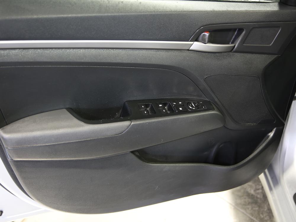 Hyundai Elantra LE 2018 d’occasion à vendre - 13