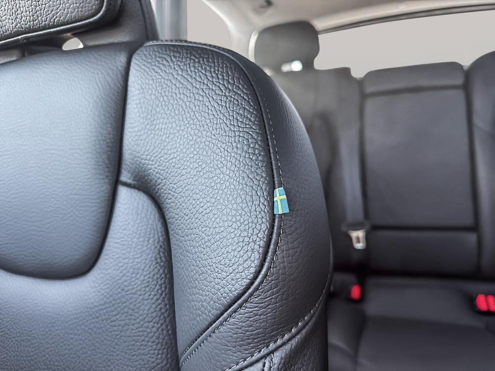 Volvo XC60 hybride rechargeable 2025 Blanc usage à vendre Volvo XC60 hybride rechargeable 2025 Blanc usage à vendre