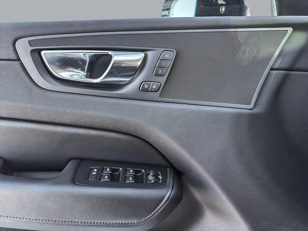 Volvo XC60 hybride rechargeable 2025 Blanc usage à vendre Volvo XC60 hybride rechargeable 2025 Blanc usage à vendre