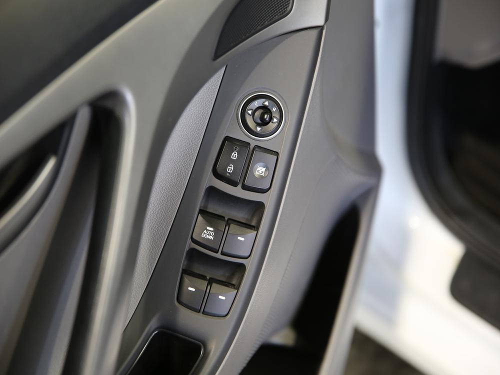 Hyundai Elantra LE-R 2016 d’occasion à vendre - 14