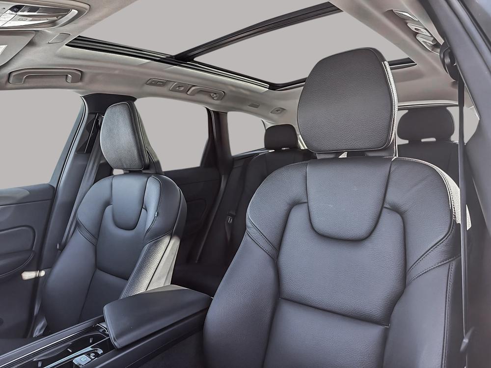 Volvo XC60 hybride rechargeable 2025 Blanc usage à vendre Volvo XC60 hybride rechargeable 2025 Blanc usage à vendre