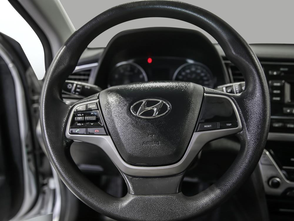 Hyundai Elantra 2018 Gris usage à vendre Hyundai Elantra 2018 Gris usage à vendre