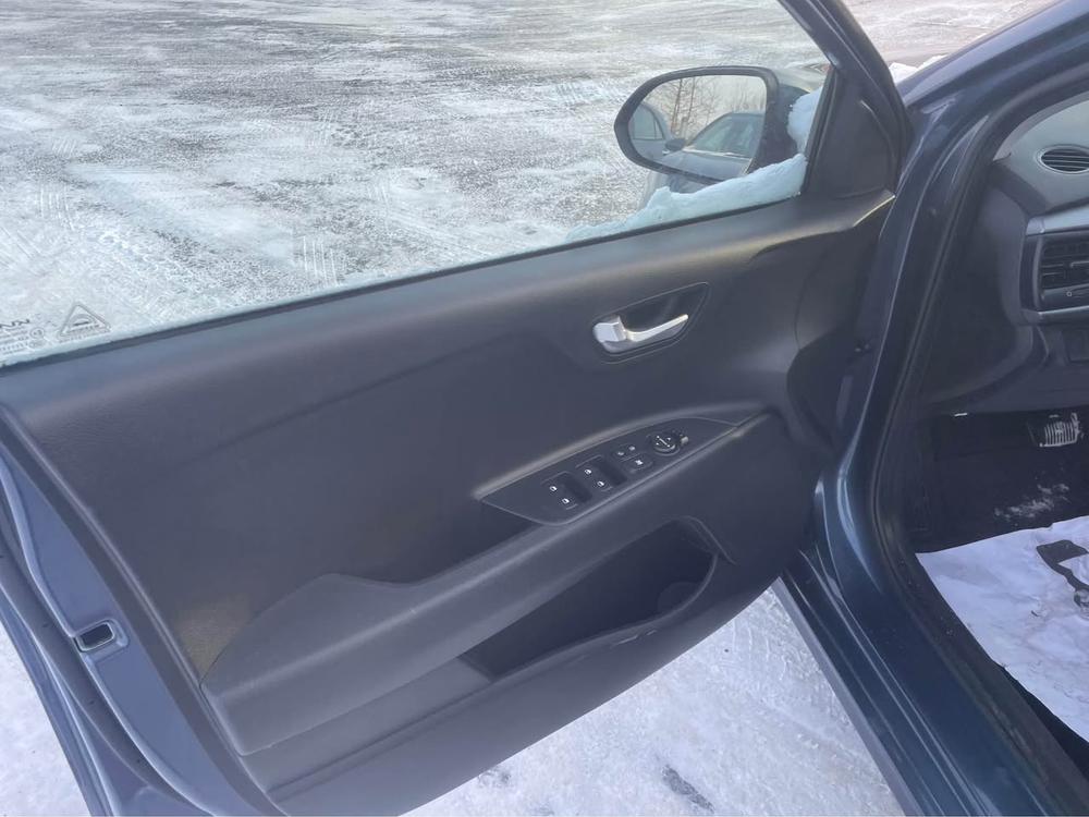 Kia Rio 5 portes 2022 Bleu usage à vendre Kia Rio 5 portes 2022 Bleu usage à vendre