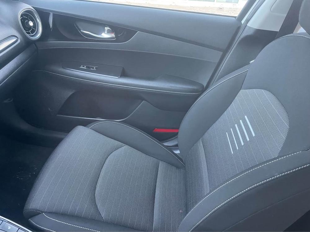 Kia Forte5 2020 Blanc usage à vendre Kia Forte5 2020 Blanc usage à vendre