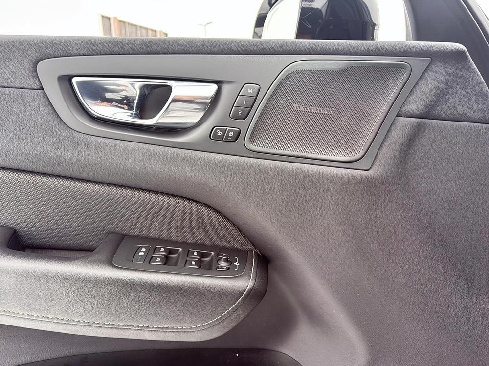 Volvo XC60 T6 R-DESIGN AWD 2021 d’occasion à vendre - 9