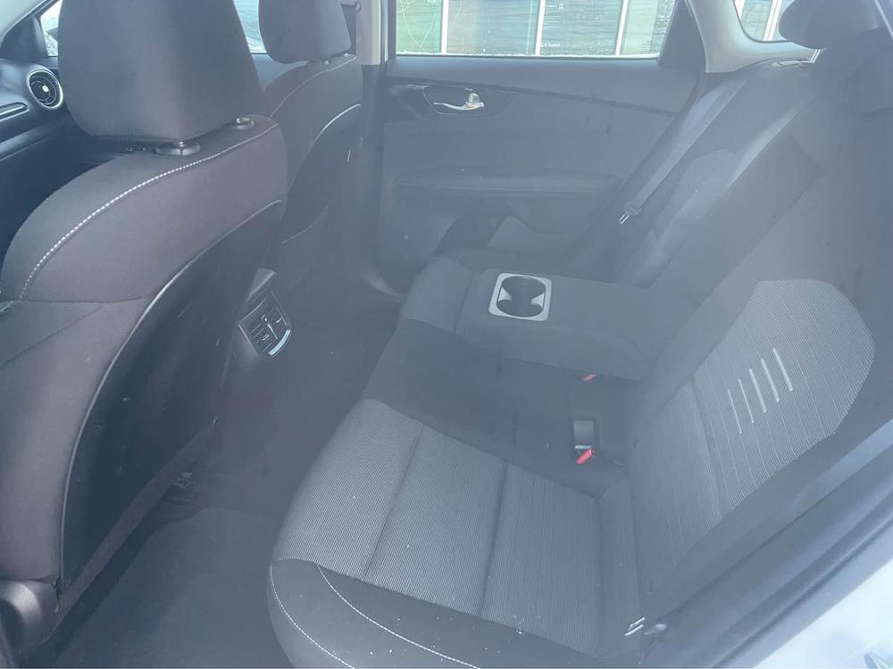 Kia Forte5 2020 Blanc usage à vendre Kia Forte5 2020 Blanc usage à vendre