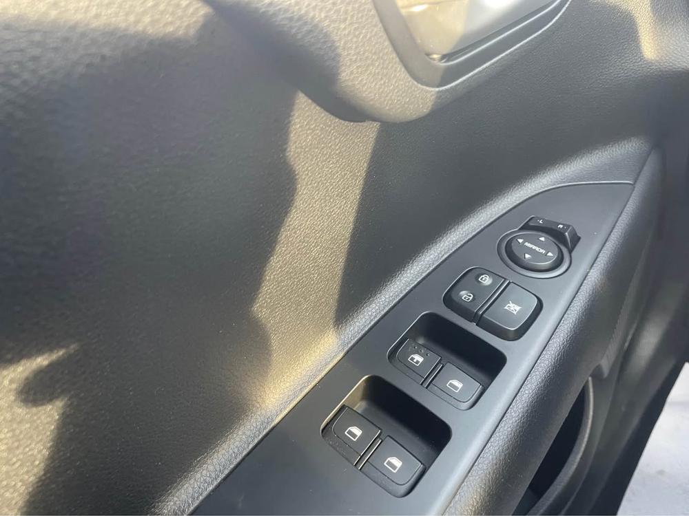 Kia Rio 5 portes 2022 Bleu usage à vendre Kia Rio 5 portes 2022 Bleu usage à vendre