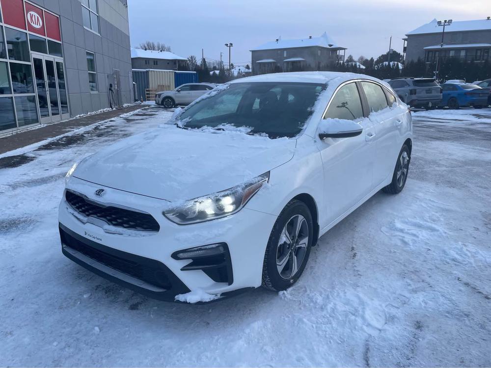 Kia Forte5 2020 Blanc usage à vendre Kia Forte5 2020 Blanc usage à vendre