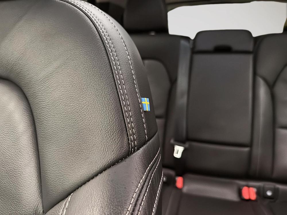 Volvo XC40 T5 MOMENTUM AWD // PREMIUM PACK 2022 d’occasion à vendre - 17