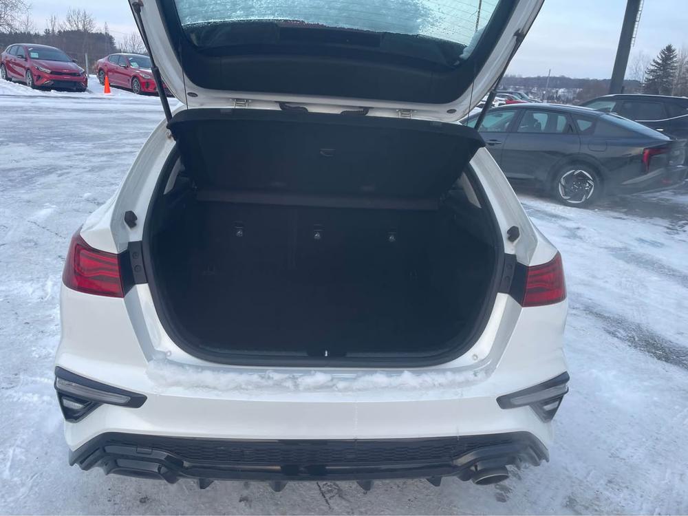 Kia Forte5 2020 Blanc usage à vendre Kia Forte5 2020 Blanc usage à vendre