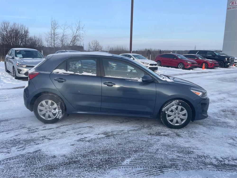 Kia Rio 5 portes 2022 Bleu usage à vendre Kia Rio 5 portes 2022 Bleu usage à vendre